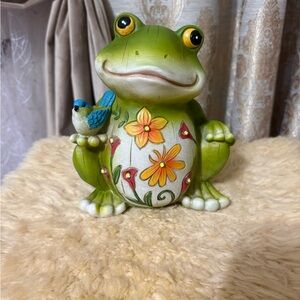 Solar Outdoor Frog Statue, Lighting, Waterproof Frog Statue, great condition